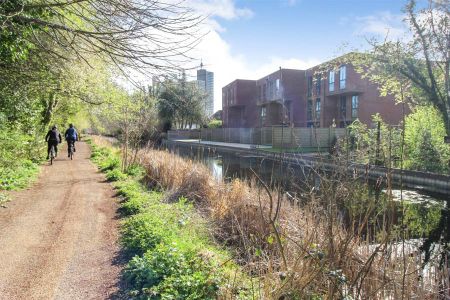 Canalside Mews, Woking - 4 bedrooms Property for lettings - Seymours - Photo 5