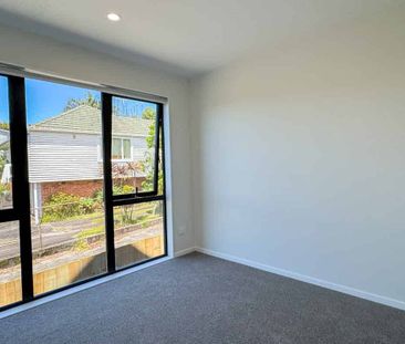 Modern new townhouse! - Photo 1