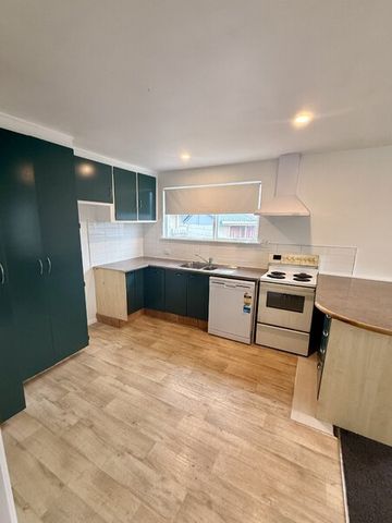 Recently Renovated Family Friendly 3 Bedroom Home - Photo 5