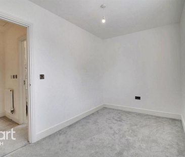 2 bedroom end of terrace house to rent - Photo 5