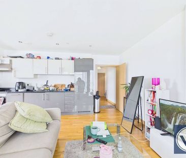 Flat to Rent: River Heights, E15 - Photo 5