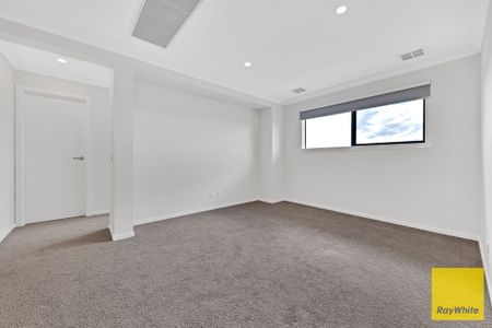 Spacious Double-Storey Home for the Growing Family! - Photo 5