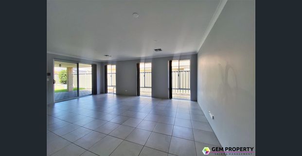 4x2 + Theatre + Games Room! - Photo 1