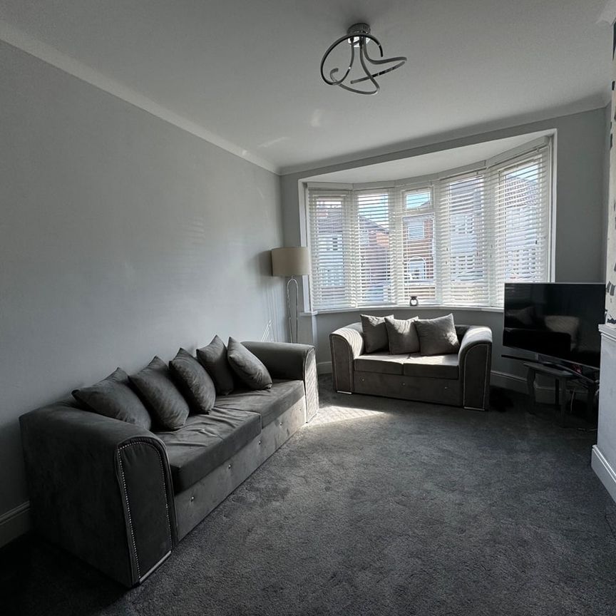 3 Bed Semi-Detached House, Eastwood Road, LE2 - Photo 1