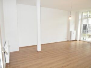 Schillerstr. 34, Wohnung 1 ~~~ Balkon, sep. Gartenanteil, Tageslichtbad mit Wanne und Dusche, Gäste-WC, Abstellraum, Abstellraum im Treppenhaus, Keller - Foto 2