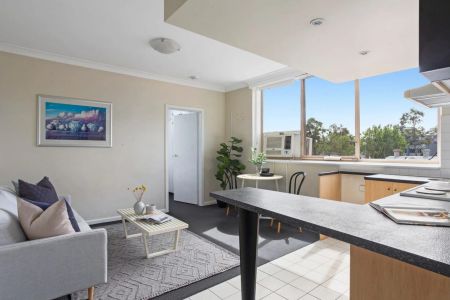 Boutique Fully Furnished One-Bedroom Apartment - Photo 2