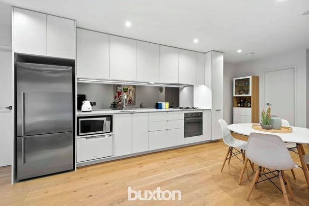 Large Rear Courtyard with Style and Space - Photo 1