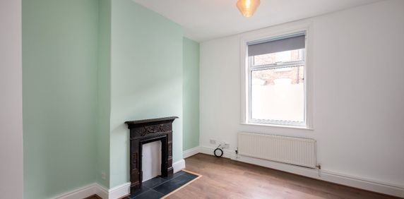 2 bedroom terraced house to rent - Photo 2