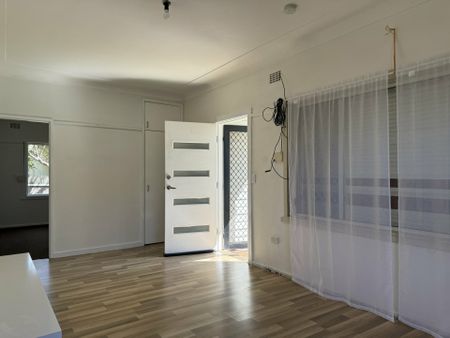 Charming 3-Bedroom Home in Dubbo - Photo 3