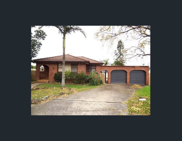 3 BEDROOM HOUSE! - Photo 1