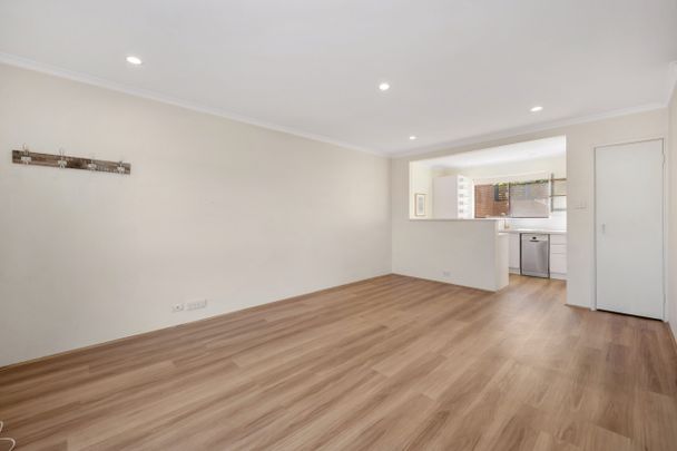 4/8 Nimmitabel Street, Queanbeyan West Australia - Photo 1