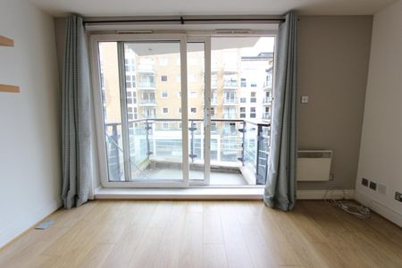 2 Bed Flat, Compass House, SW18 - Photo 2