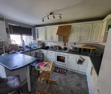 3 bedroom end of terrace house to rent - Photo 3