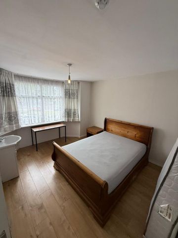 1 bedroom in a house share to rent - Photo 3