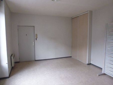 Location appartement t1 bis 2 pièces 28 m² à Villefranche-de-Rouergue (12200) - Photo 2