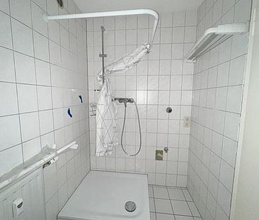 Schöne ca. 57m² 2-Zimmer-Dachgeschoss-Wohnung mit Blick über die Ha... - Photo 2