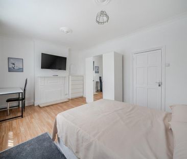 1 bedroom in a house share to rent - Photo 4