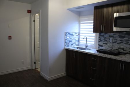 For Lease - 2466 St Clair Avenue Unit# 301, Toronto, Ontario - Photo 2