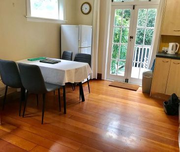 Walk to town, furnished flat with wi fi included - Photo 4