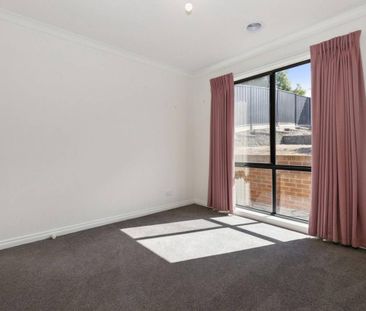 Well Presented 4 Bedroom Family Home - Photo 4