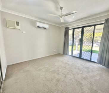 4 BEDROOM HOME IN BUSHLAND BEACH + BIG BACKYARD + SIDE GATE ACCESS! - Photo 4