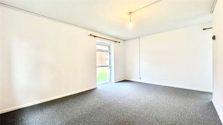 2 bedroom Flat in Allison Court, Reading - Photo 3