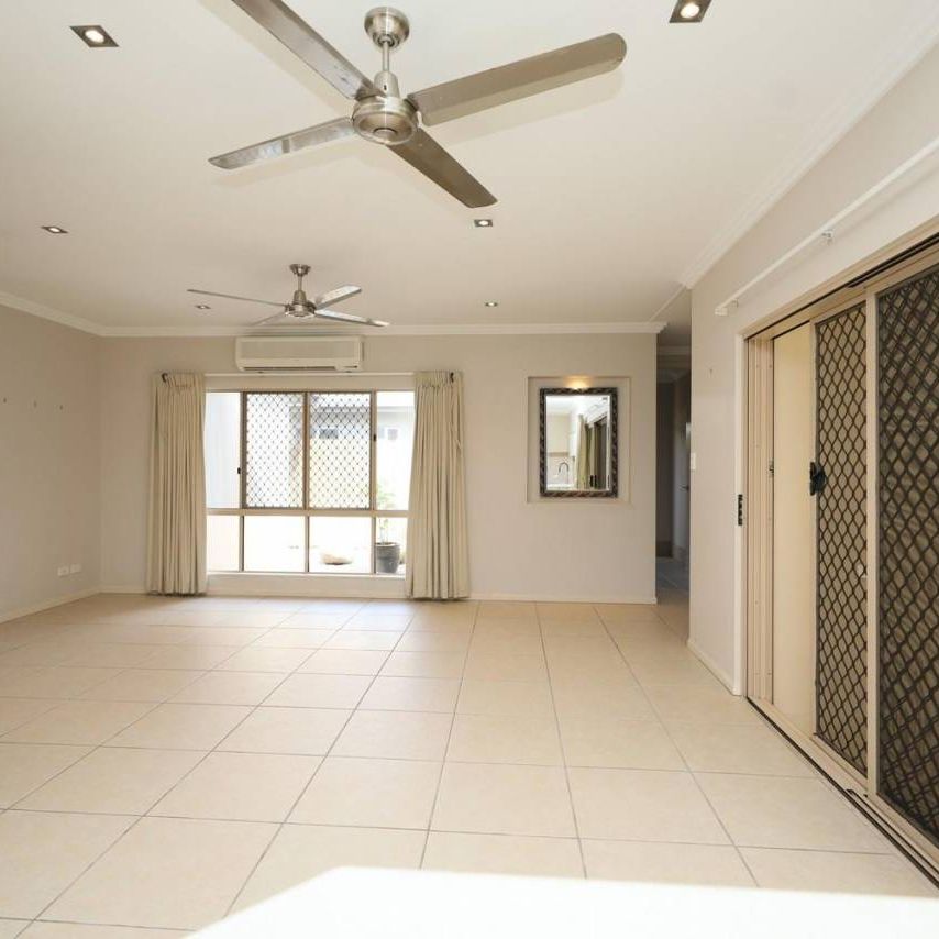 Beautiful Modern Home - Media Room - Private Backyard - Solar - Photo 1