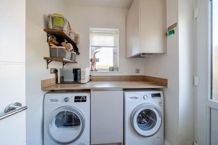 3 bedroom semi-detached house to rent - Photo 4