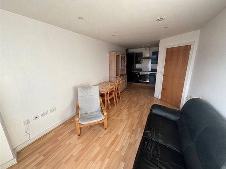 2 bedroom flat to rent - Photo 2