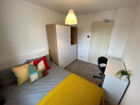 5 Bed End Terrace, Herald Close, NG9 - Photo 4