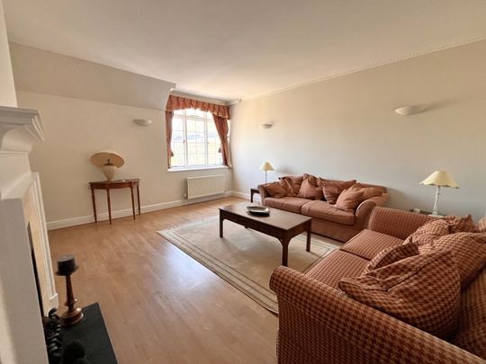 Vicarage Road, Staines, Surrey, TW18 - Photo 1