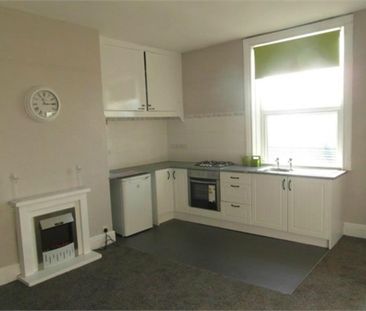 2 bedroom end of terrace house to rent - Photo 3