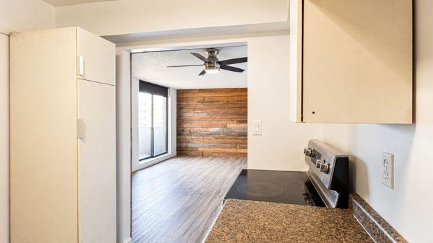 For Lease - 23 Main Street Unit# 406, Hamilton, Ontario - Photo 1