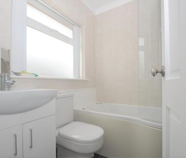 4 bedroom semi-detached house to rent - Photo 6