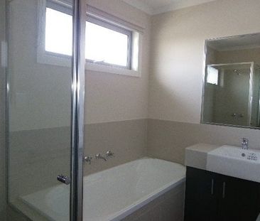 Townhouse Nestled In A Quiet Court - Photo 5