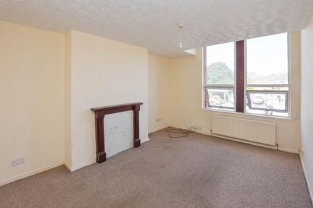 2 bed Flat for Rent - Photo 2
