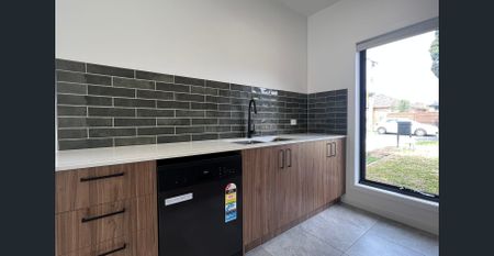 Modern 3-Bedroom Townhouse! - Photo 2