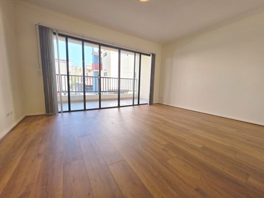 Charming Studio Apartment for Rent - Photo 1