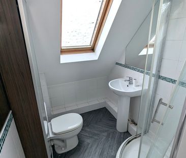 To Let 2 Bed Apartment - Photo 1