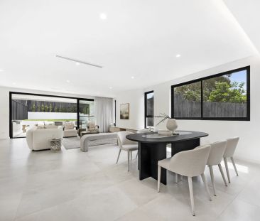 Brand New Luxury Five Bedroom Home in Ultra-Convenient Location - Photo 3