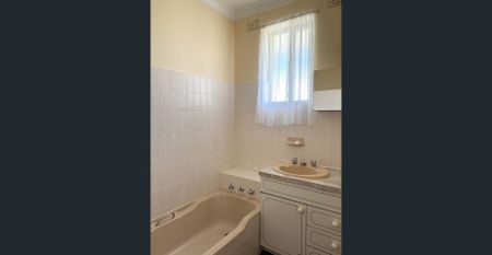 LOW MAINTENANCE & EXTRA SPACIOUS - Photo 2