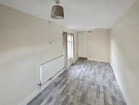 4 bedroom semi-detached house to rent - Photo 5