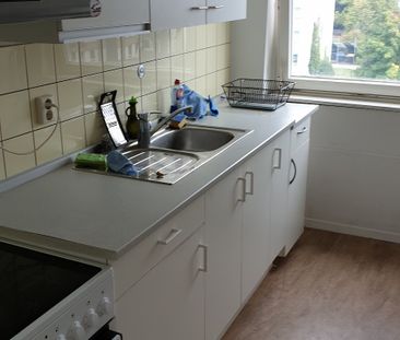 Großes Zimmer mit Balkon innerhalb einer 3er-WG // 3.OG links - Foto 4