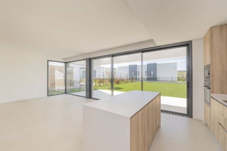 4 Bedroom Townhouse For Rent in Estepona, Málaga - Photo 4