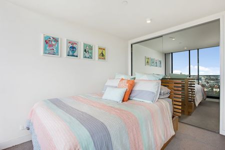 Sleek Finishes and Spectacular Views - Photo 2