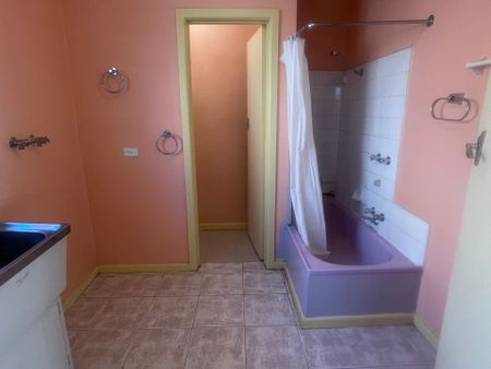 Neat One Bedroom in a Quiet Location - Photo 2