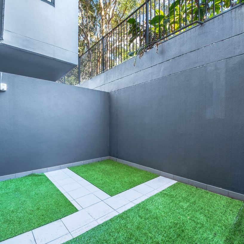 Ground Floor Apartment with Private Courtyard & Separate Study - Photo 1