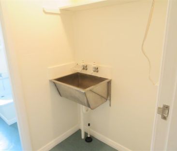 Peaceful bedsit - Photo 3