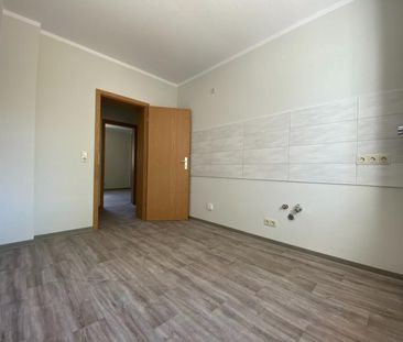 Bei Einzug frisch renoviert + neues Bad + großer Balkon! - Photo 2