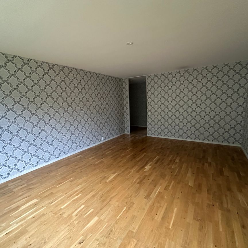 Kungsfågelgatan 44 -2rok(lgh 1218) - Foto 1